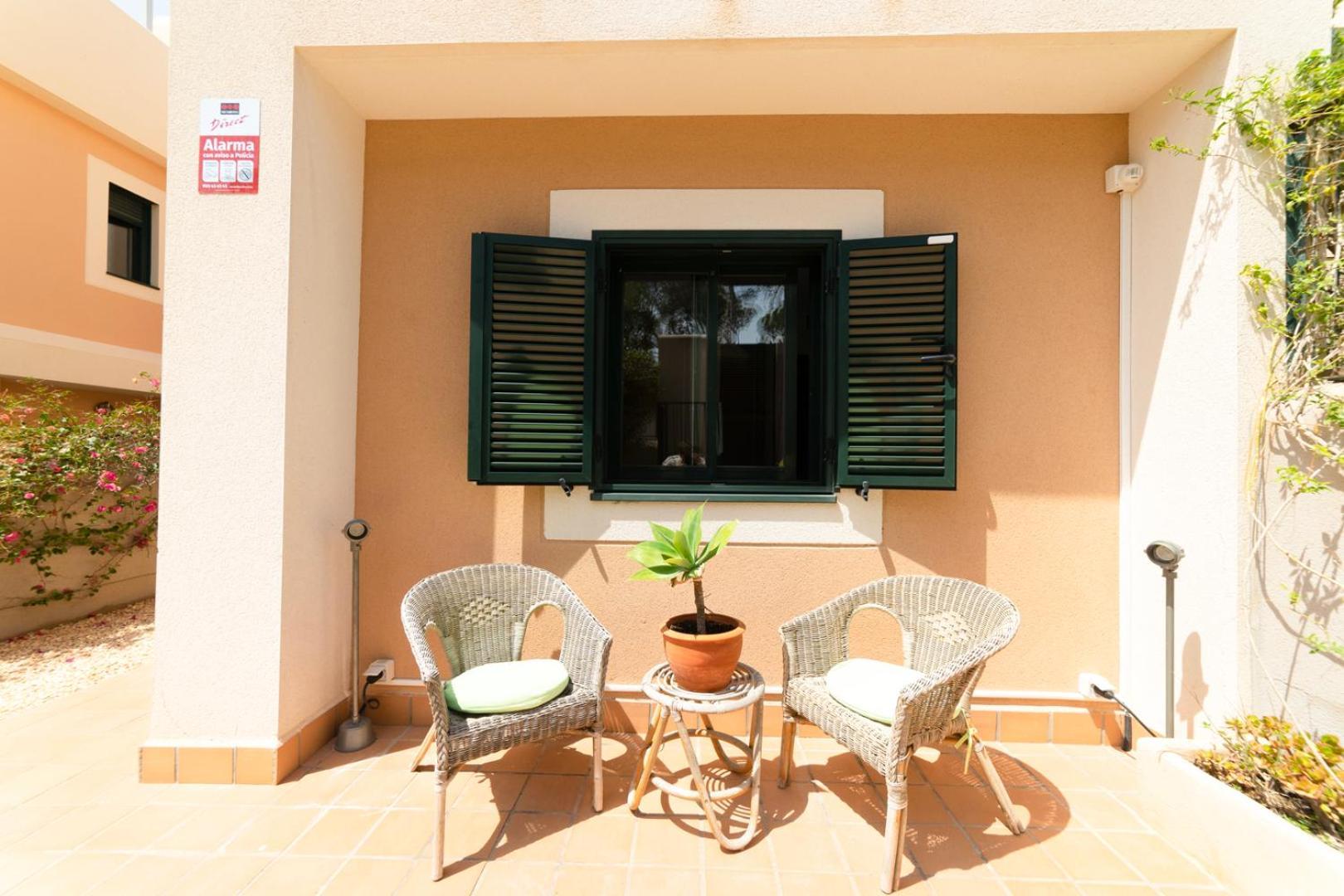 Ferienhaus Sunset Sea View & Garden Cala Tarida 6p Max *