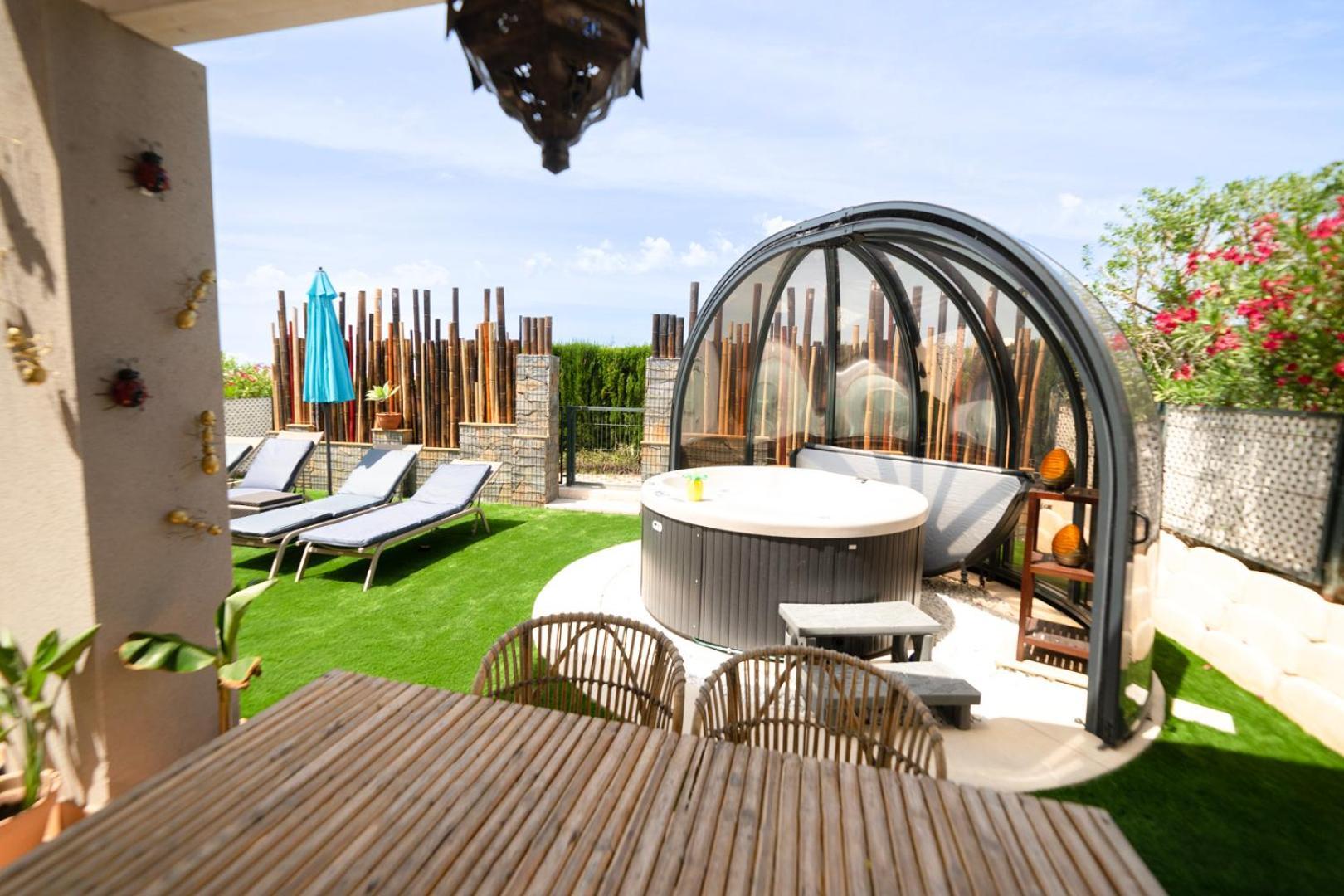 Ferienhaus Sunset Sea View & Garden Cala Tarida 6p Max