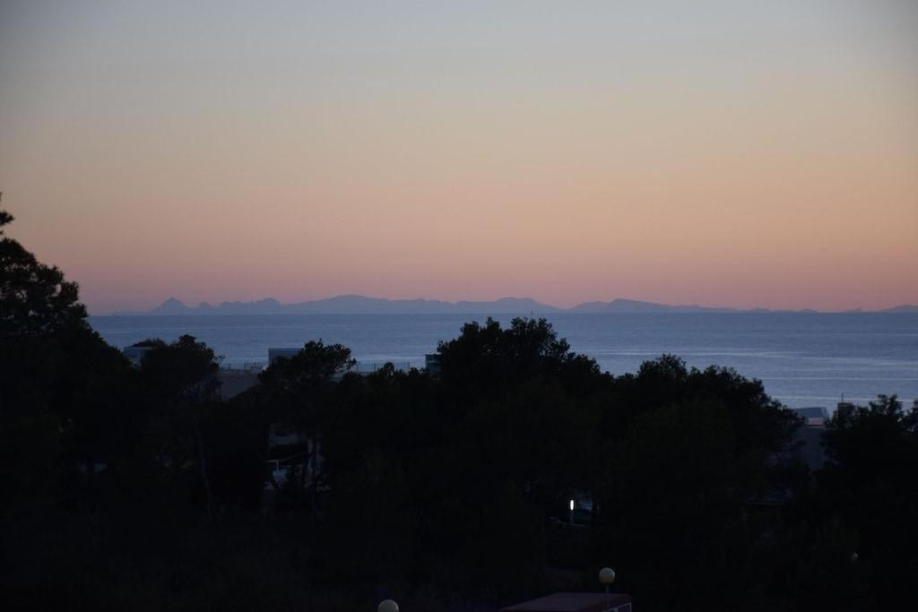 Ferienhaus Sunset Sea View & Garden Cala Tarida 6p Max